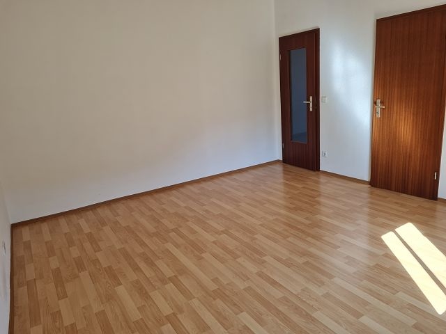1-Raumwohnung mit wunderschönem Badezimmer und Küchenzeile