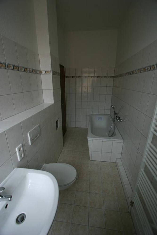 1-Raumwohnung mit wunderschönem Badezimmer und Küchenzeile