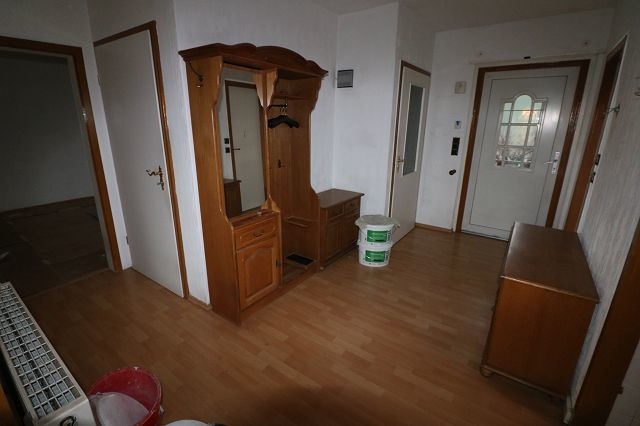 Einfamilienhaus teilausgebaut mit Hausgarage und kleinem Grundstück