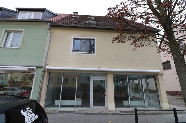 toller Eckladen mit viel Schaufenster