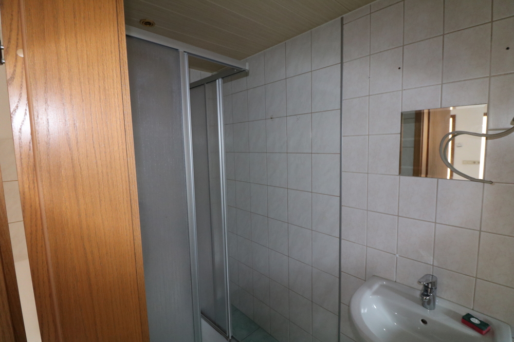 2-Raumwohnung mit Fußbodenheizung und Duschbad in dörflicher Lage