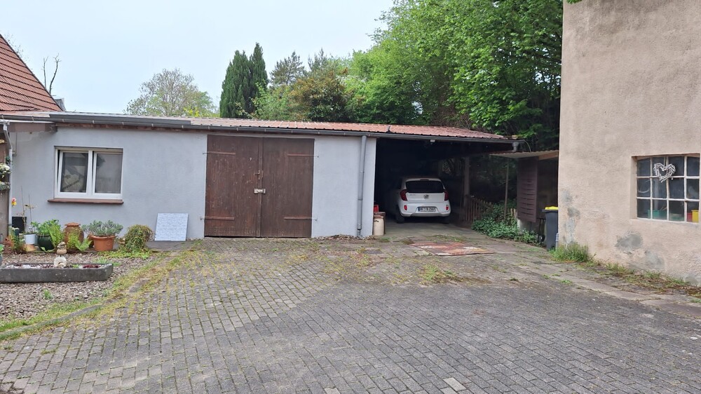Zwei Wohngebäude, 7 Einheiten, Freistehende Werkstatt und große Garage für Wohnmobil – Investition mit Perspektive