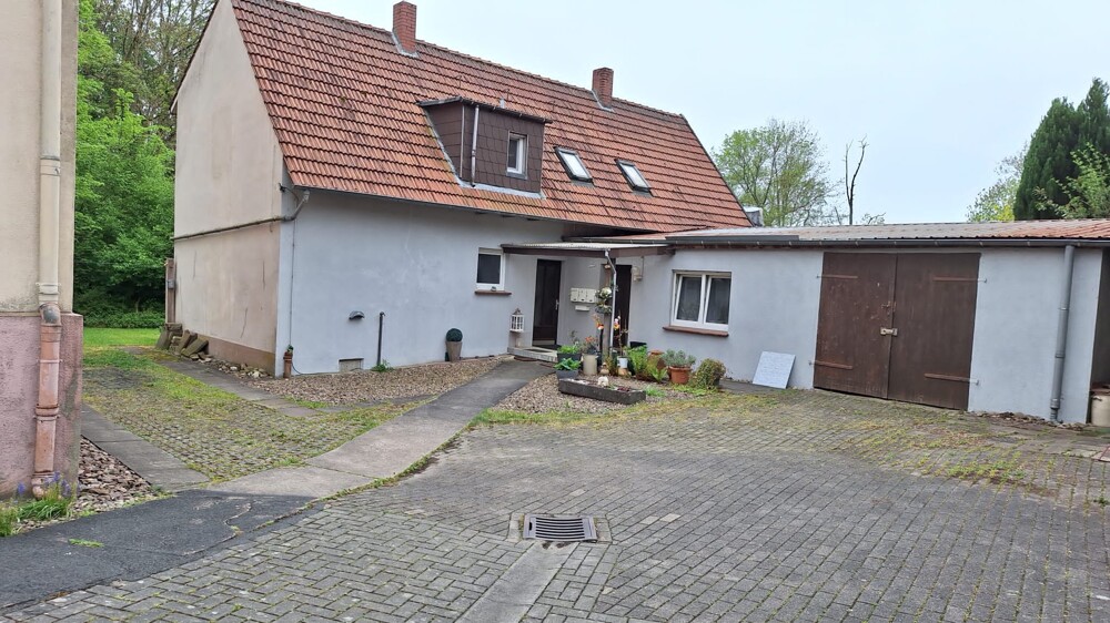 Zwei Wohngebäude, 7 Einheiten, Freistehende Werkstatt und große Garage für Wohnmobil – Investition mit Perspektive