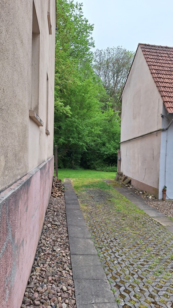Zwei Wohngebäude, 7 Einheiten, Freistehende Werkstatt und große Garage für Wohnmobil – Investition mit Perspektive