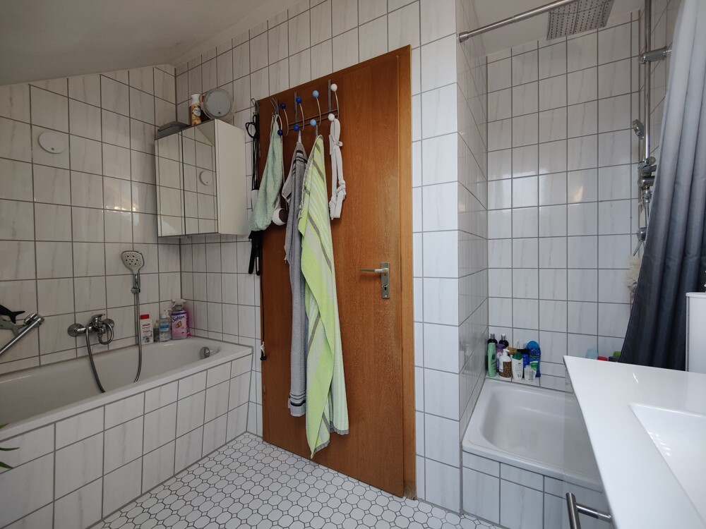 Großzügiges Mehrfamilienhaus, Generationen unter einem Dach oder zur Vermietung