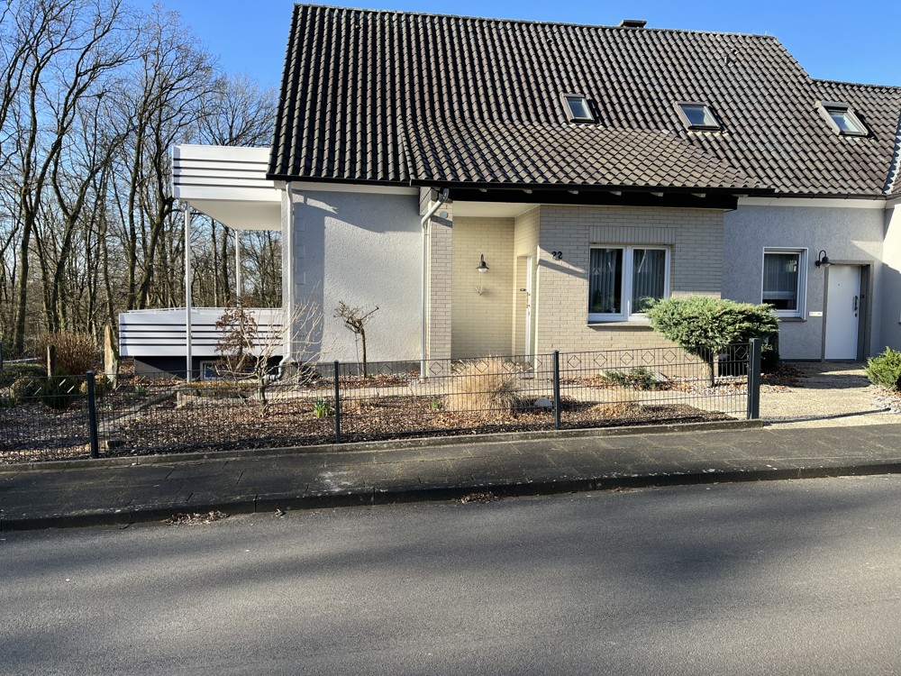 Schönes Einfamilienhaus für junge Familie oder mit Großeltern
in ruhiger Lage von Eilshausen