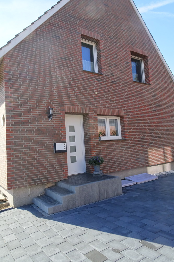 Neuwertiges charmantes Einfamilienhaus für junge Familien mit großem Garten