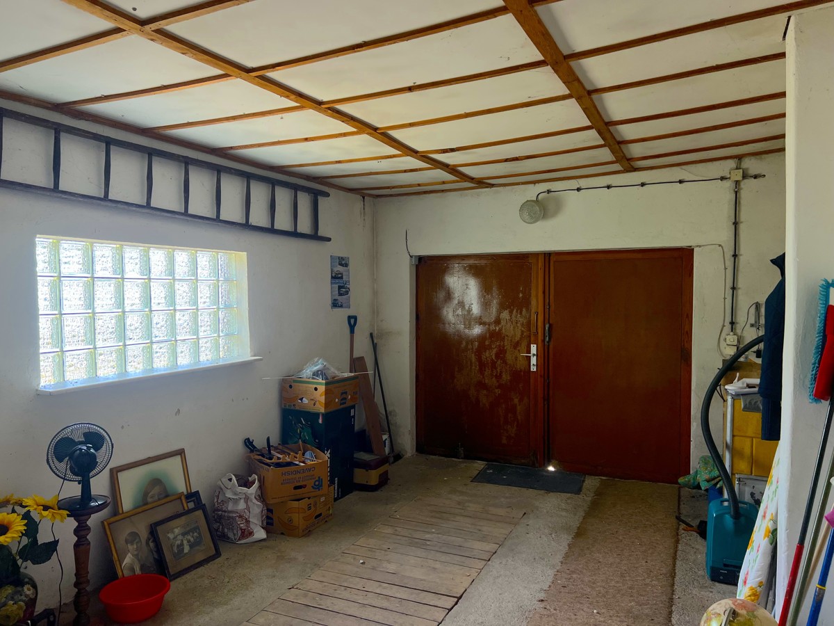 RESERVIERT | PROVISIONSFREI |
Bungalow mit Wintergarten & Garage; grüne und beliebte Wohngegend