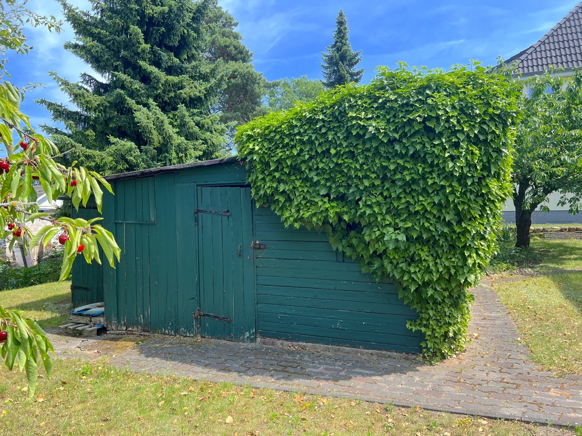 RESERVIERT | PROVISIONSFREI |
Bungalow mit Wintergarten & Garage; grüne und beliebte Wohngegend