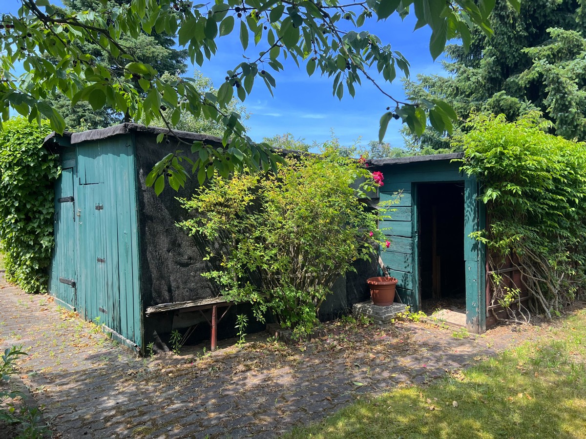 RESERVIERT | PROVISIONSFREI |
Bungalow mit Wintergarten & Garage; grüne und beliebte Wohngegend