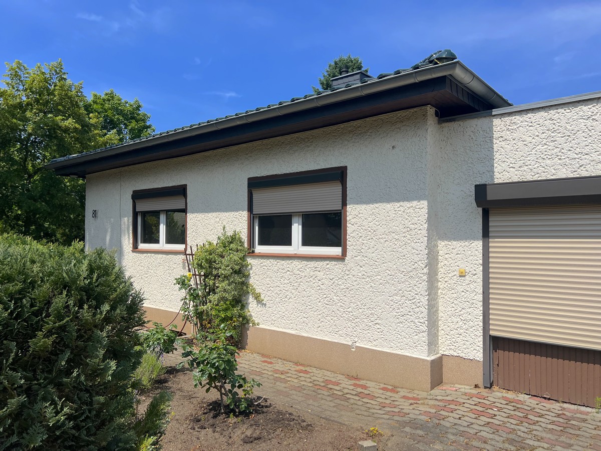 RESERVIERT | PROVISIONSFREI |
Bungalow mit Wintergarten & Garage; grüne und beliebte Wohngegend
