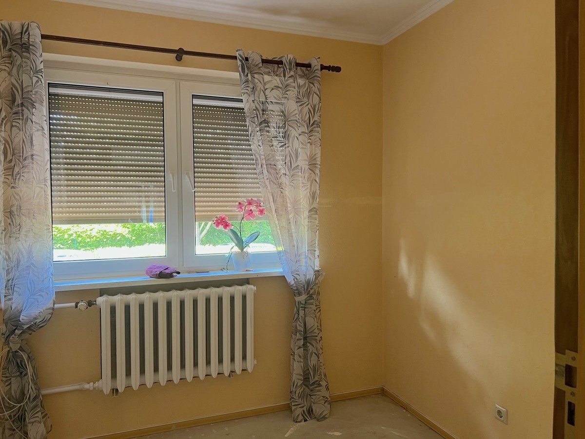 RESERVIERT | PROVISIONSFREI |
Bungalow mit Wintergarten & Garage; grüne und beliebte Wohngegend