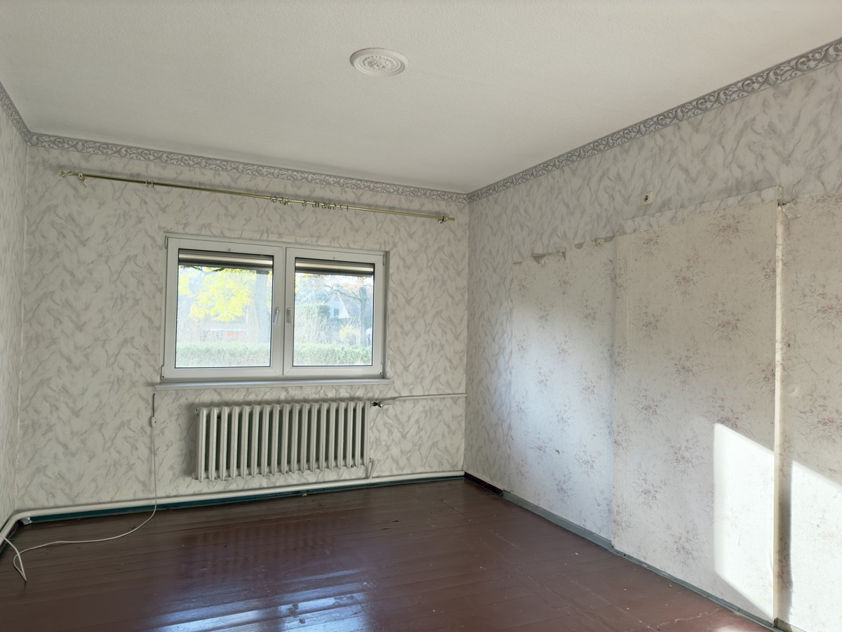 RESERVIERT | PROVISIONSFREI |
Bungalow mit Wintergarten & Garage; grüne und beliebte Wohngegend