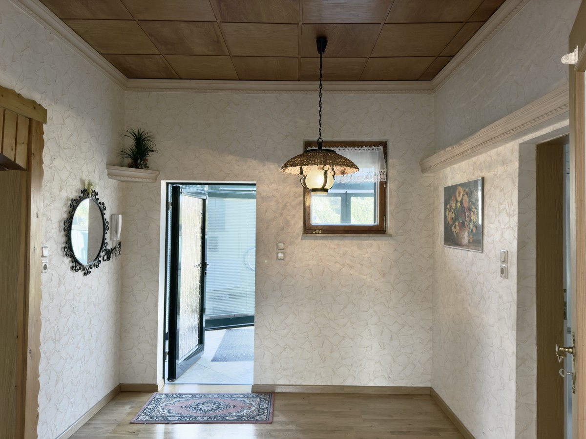 RESERVIERT | PROVISIONSFREI |
Bungalow mit Wintergarten & Garage; grüne und beliebte Wohngegend
