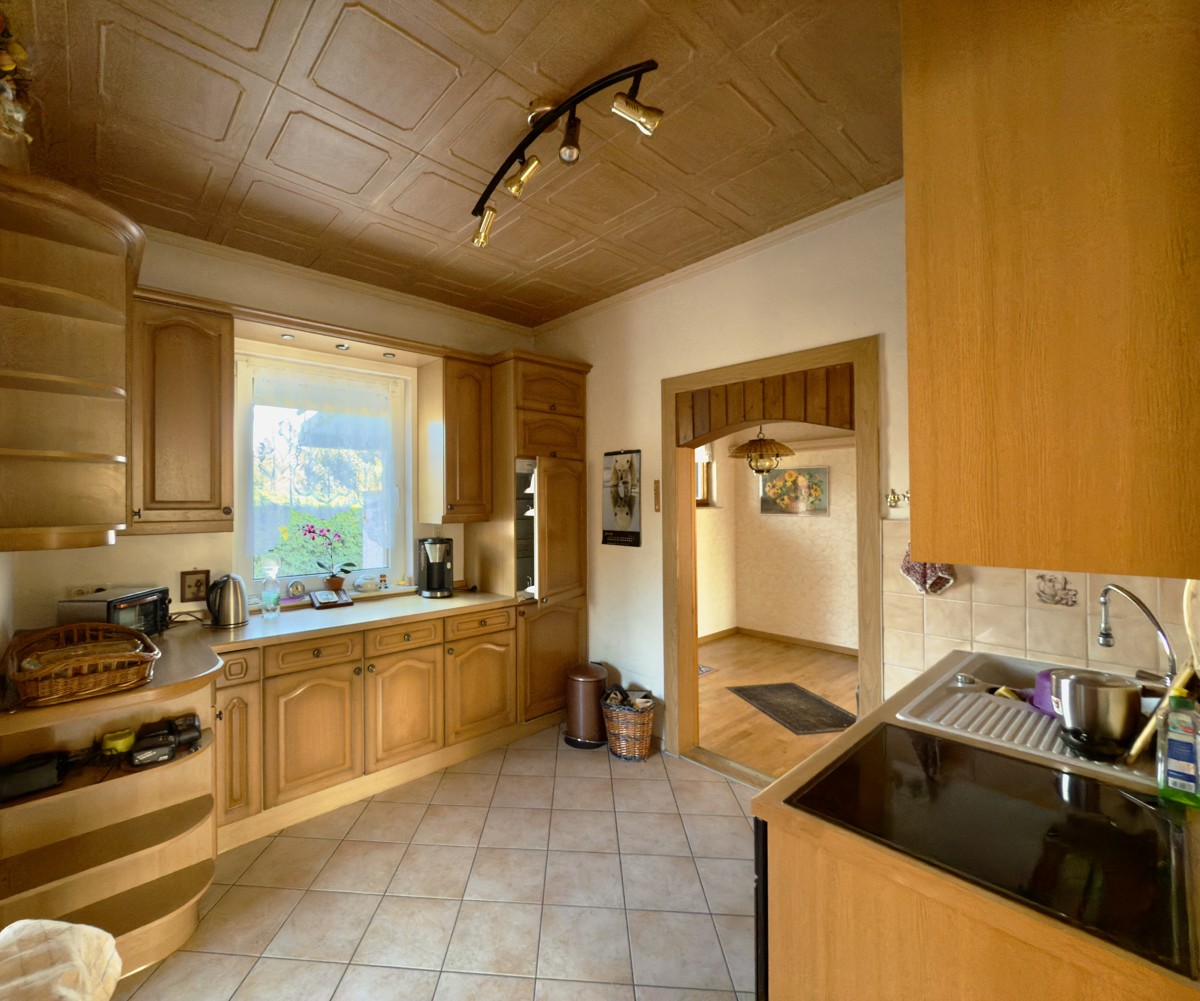 RESERVIERT | PROVISIONSFREI |
Bungalow mit Wintergarten & Garage; grüne und beliebte Wohngegend