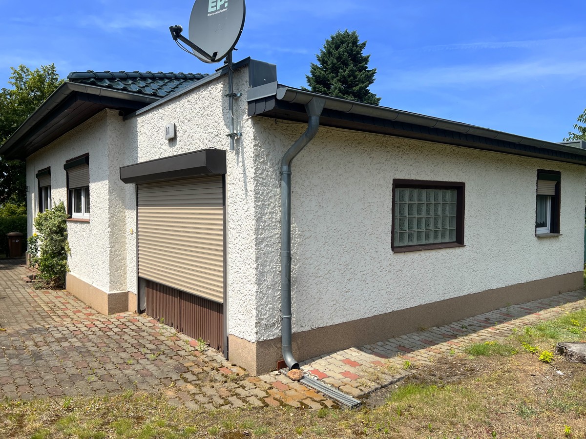 RESERVIERT | PROVISIONSFREI |
Bungalow mit Wintergarten & Garage; grüne und beliebte Wohngegend