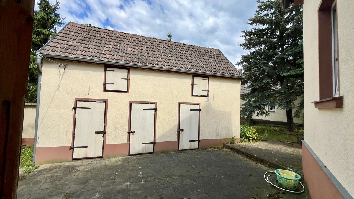 PROVISIONSFREI|Freistehendes Einfamilienhaus mit 5 Zimmern, Nebengelass und 3 Garagen