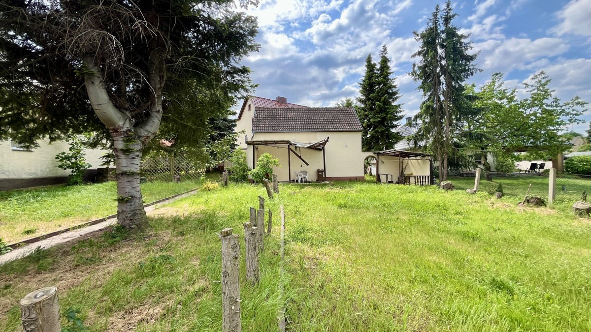 PROVISIONSFREI|Freistehendes Einfamilienhaus mit 5 Zimmern, Nebengelass und 3 Garagen