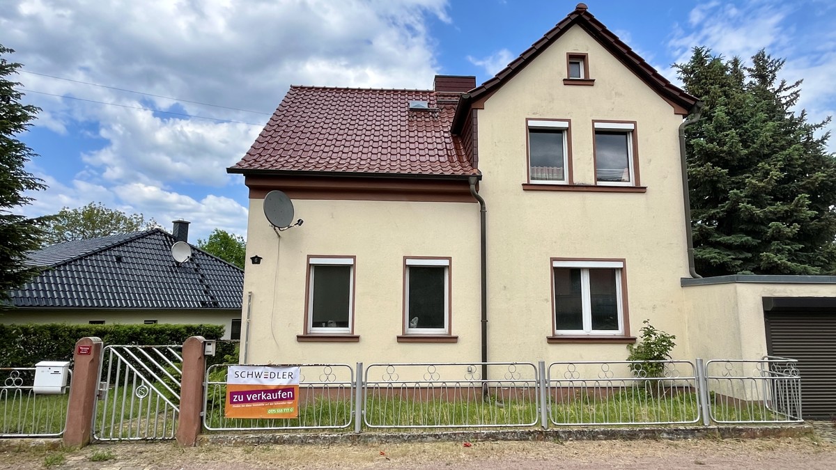 PROVISIONSFREI|Freistehendes Einfamilienhaus mit 5 Zimmern, Nebengelass und 3 Garagen