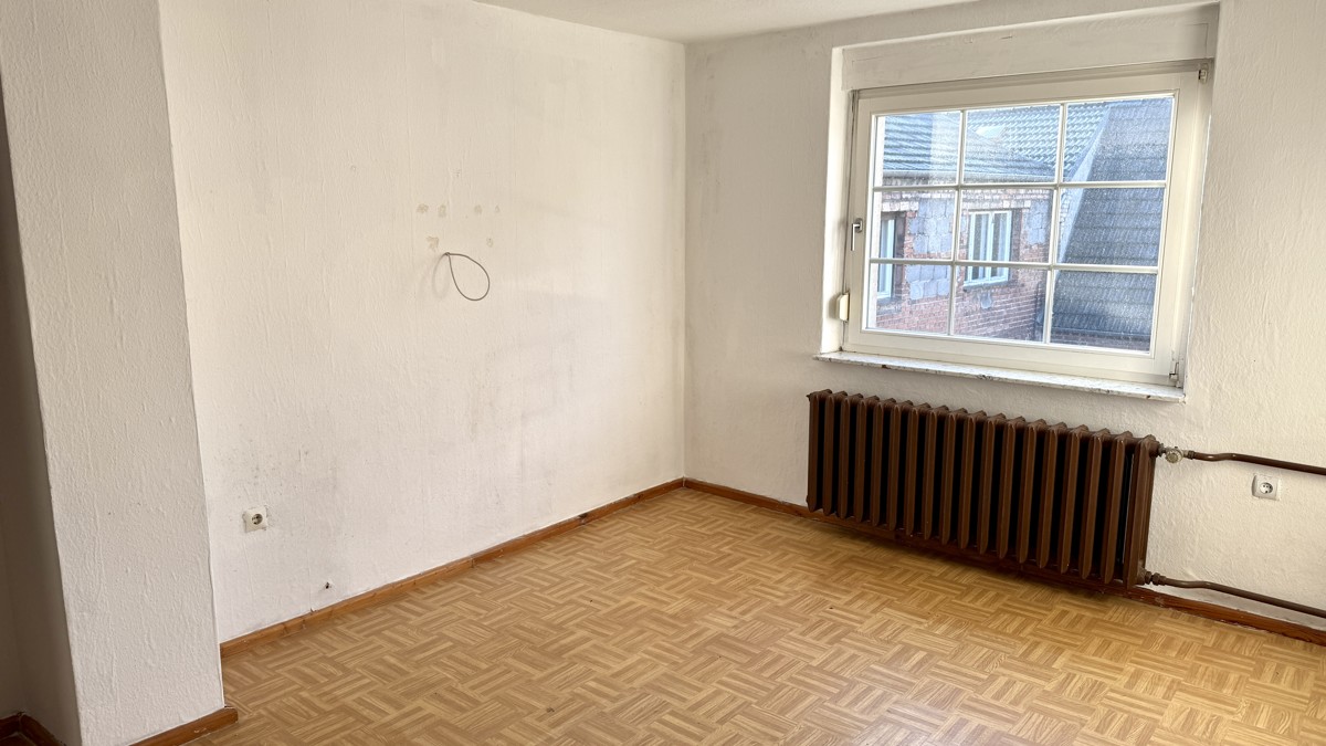 PROVISIONSFREI |NEUER PREIS! Charmantes Anwesen mit großem Garten, Entwicklungspotenzial