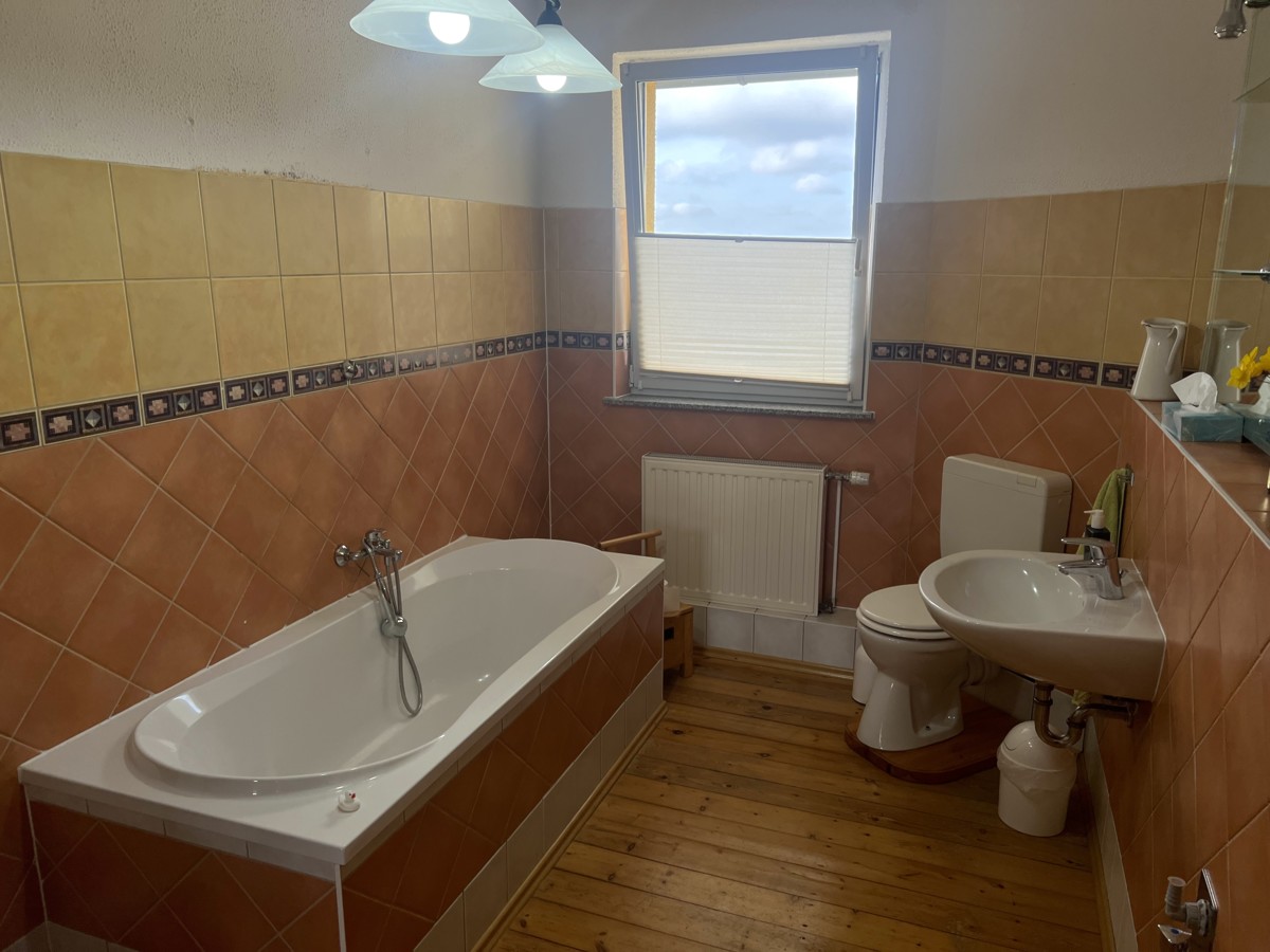 NEUER PREIS | HEREINSPAZIEREN UND WOHL FÜHLEN - Einfamilienhaus mit 214qm Wohnfläche in Bernau!
