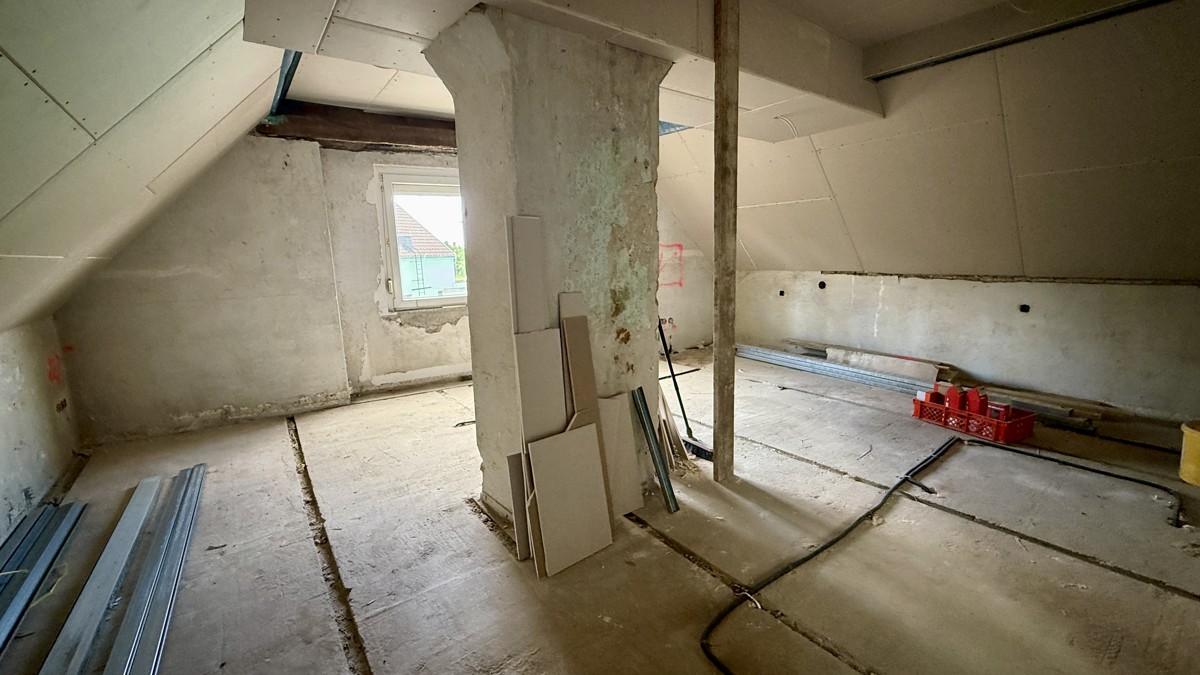 PROVISIONSFREI| Sanierungsobjekt mit Potenzial: EFH mit Ausblick, Nebengelass und großem Grundstück
