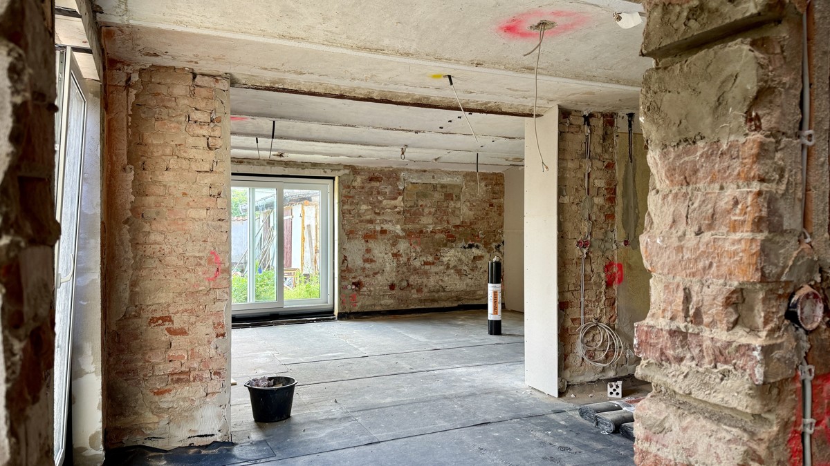 PROVISIONSFREI| Sanierungsobjekt mit Potenzial: EFH mit Ausblick, Nebengelass und großem Grundstück