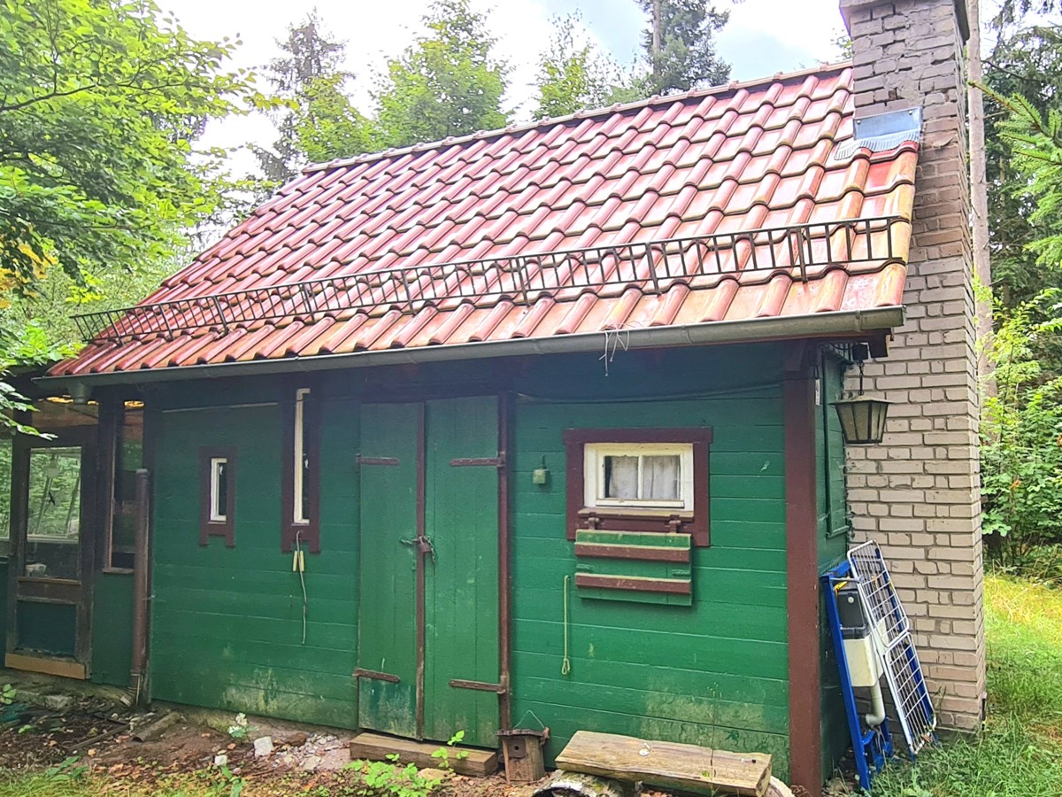 FINALER PREIS + PROVISIONSFREI | 25.000qm Grundstück mit Rohbau-Bungalow, Garage und Forsthaus