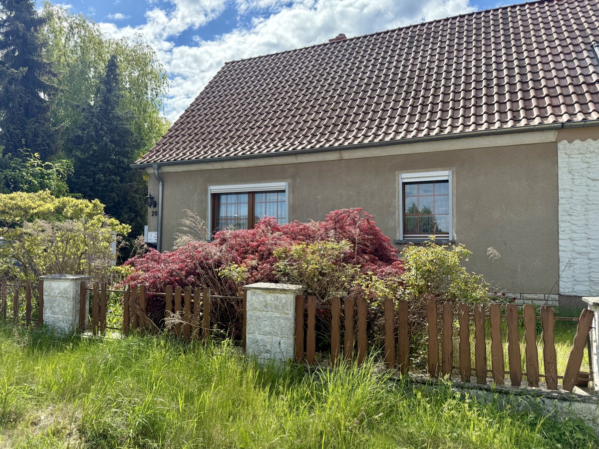 GROßZÜGIGES GRUNDSTÜCK 2.187 m² MIT DHH – Handwerkliches Geschick gefragt, sofort bezugsbereit!