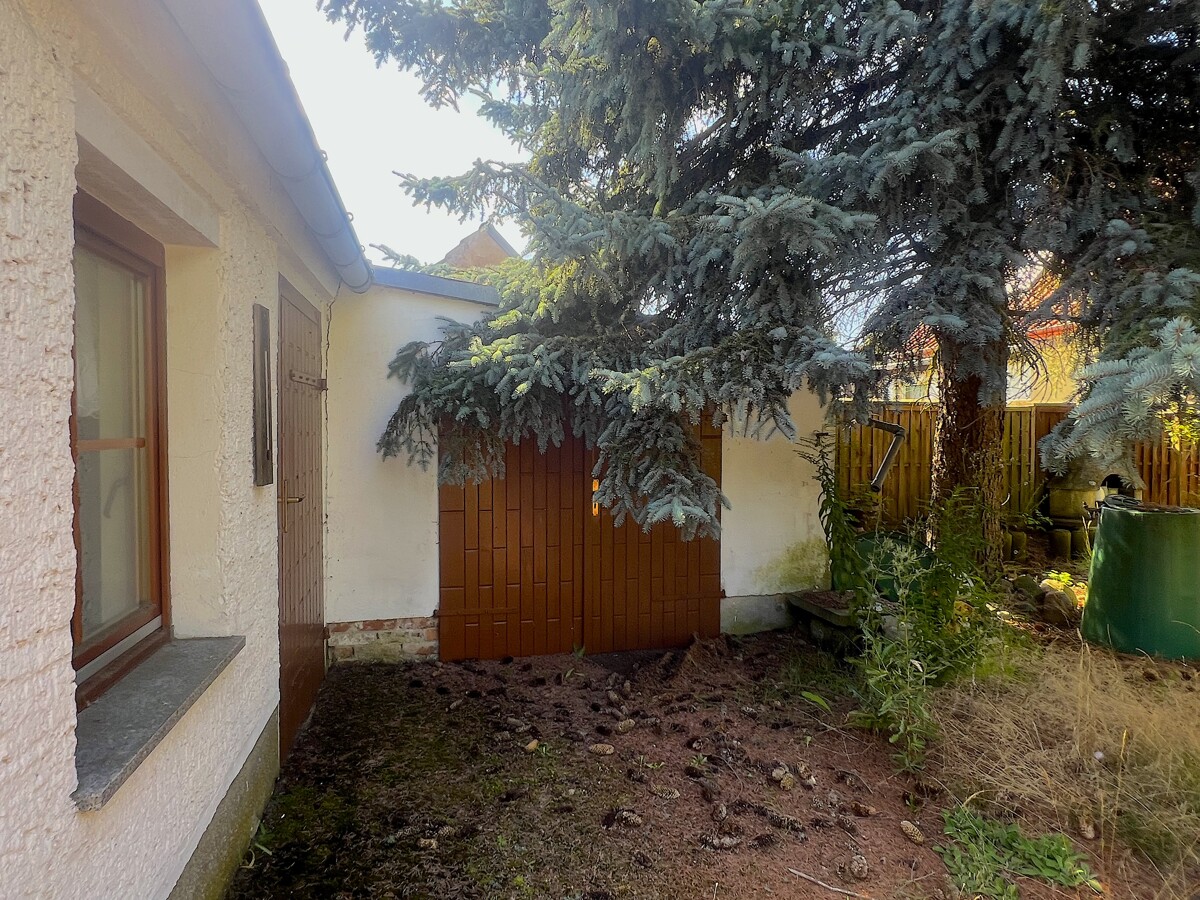 GROßZÜGIGES GRUNDSTÜCK 2.187 m² MIT DHH – Handwerkliches Geschick gefragt, sofort bezugsbereit!