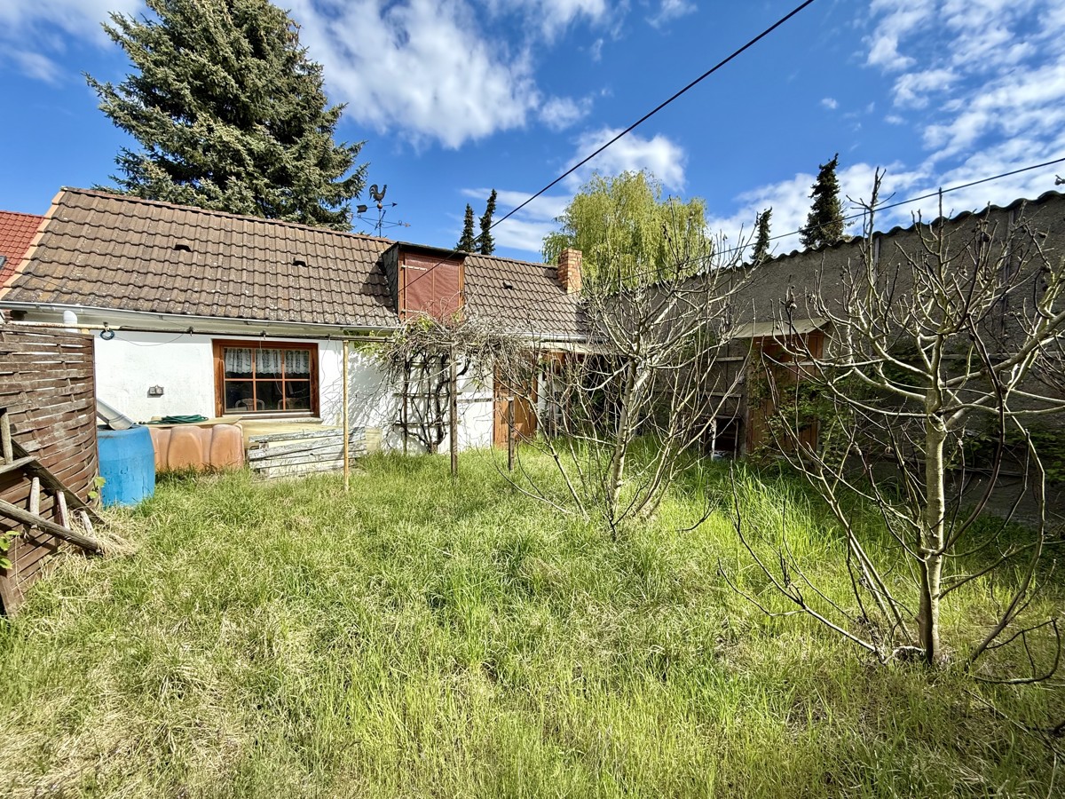 GROßZÜGIGES GRUNDSTÜCK 2.187 m² MIT DHH – Handwerkliches Geschick gefragt, sofort bezugsbereit!