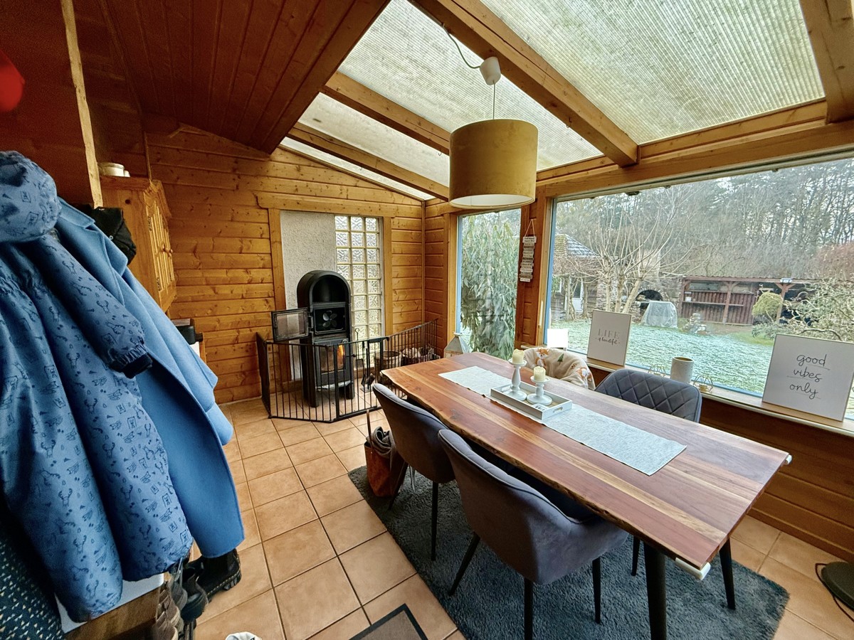 EIN HOLZTRAUM FÜR ZWEI | Charmantes Einfamilienhaus – wo Individualität auf Gemütlichkeit trifft!