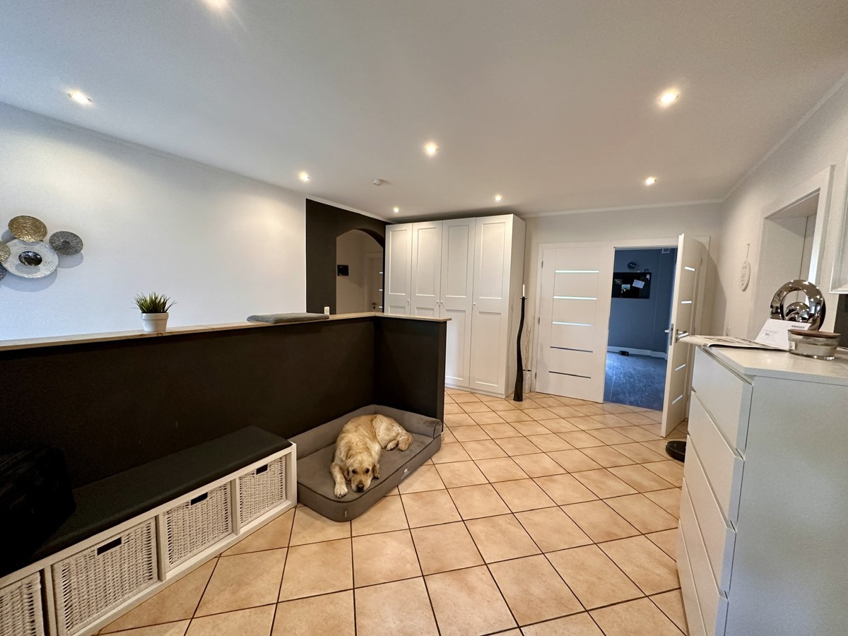 FAMILIENFREUNDLICHER BUNGALOW | Pool + Grundstück + Sauna + viel Platz und Komfort!