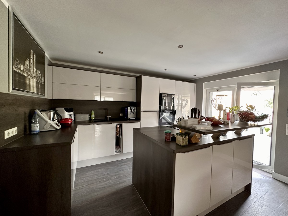 FAMILIENFREUNDLICHER BUNGALOW | Pool + Grundstück + Sauna + viel Platz und Komfort!