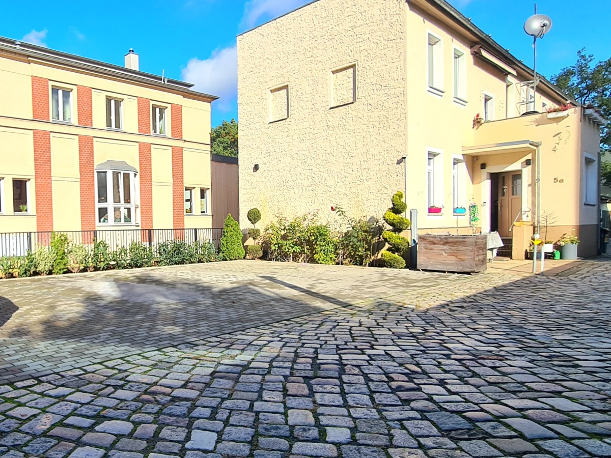 FINALER PREIS|PROVISIONSFREI|TOP-LAGE  BERLIN | 2 Familienhaus mit 4 Garagen und 6 Parkplätzen !