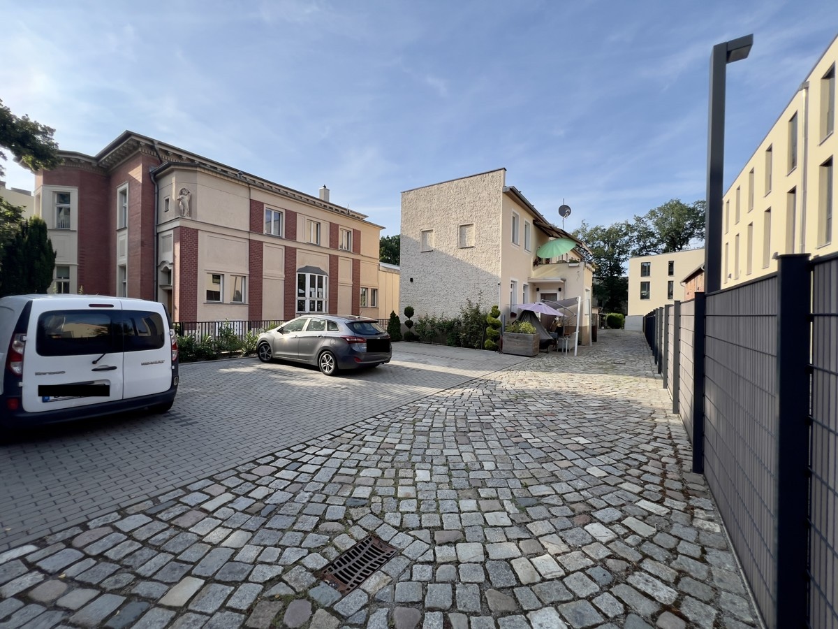 FINALER PREIS|PROVISIONSFREI|TOP-LAGE  BERLIN | 2 Familienhaus mit 4 Garagen und 6 Parkplätzen !