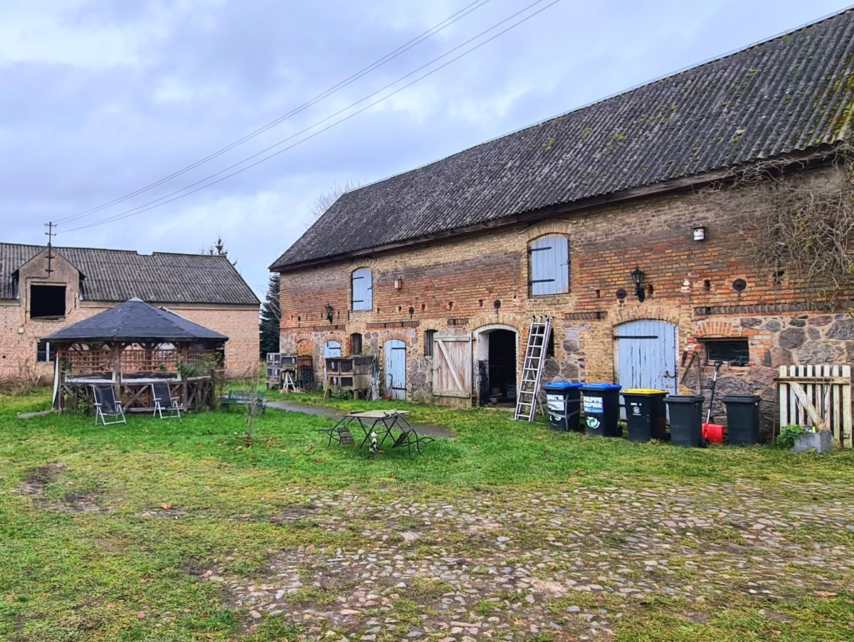 NEUER PREIS |PROVISIONSFREI | Großzügiger Vierseitenhof auf 15 000m² Grundstück mit viel Potential