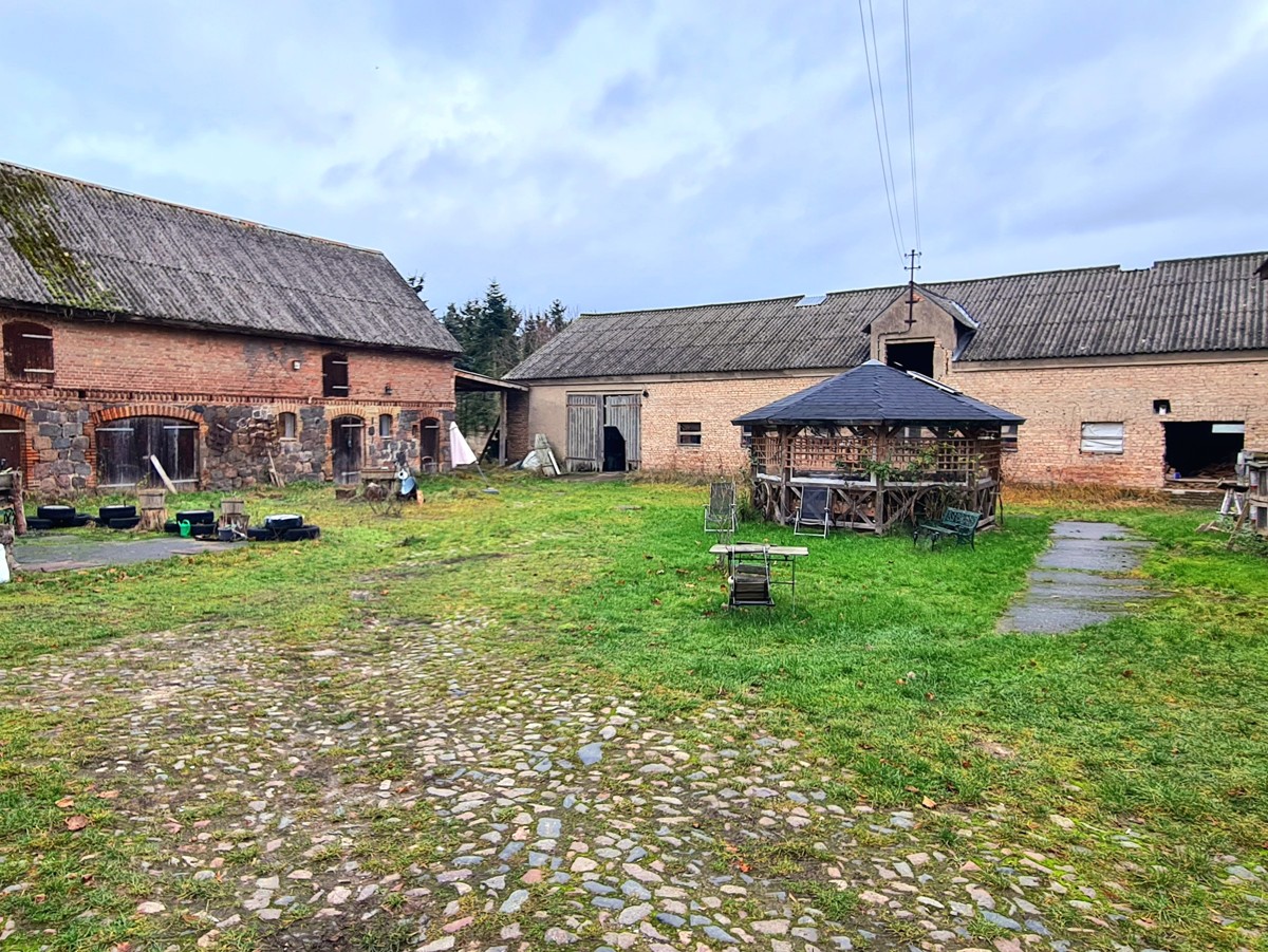 NEUER PREIS |PROVISIONSFREI | Großzügiger Vierseitenhof auf 15 000m² Grundstück mit viel Potential