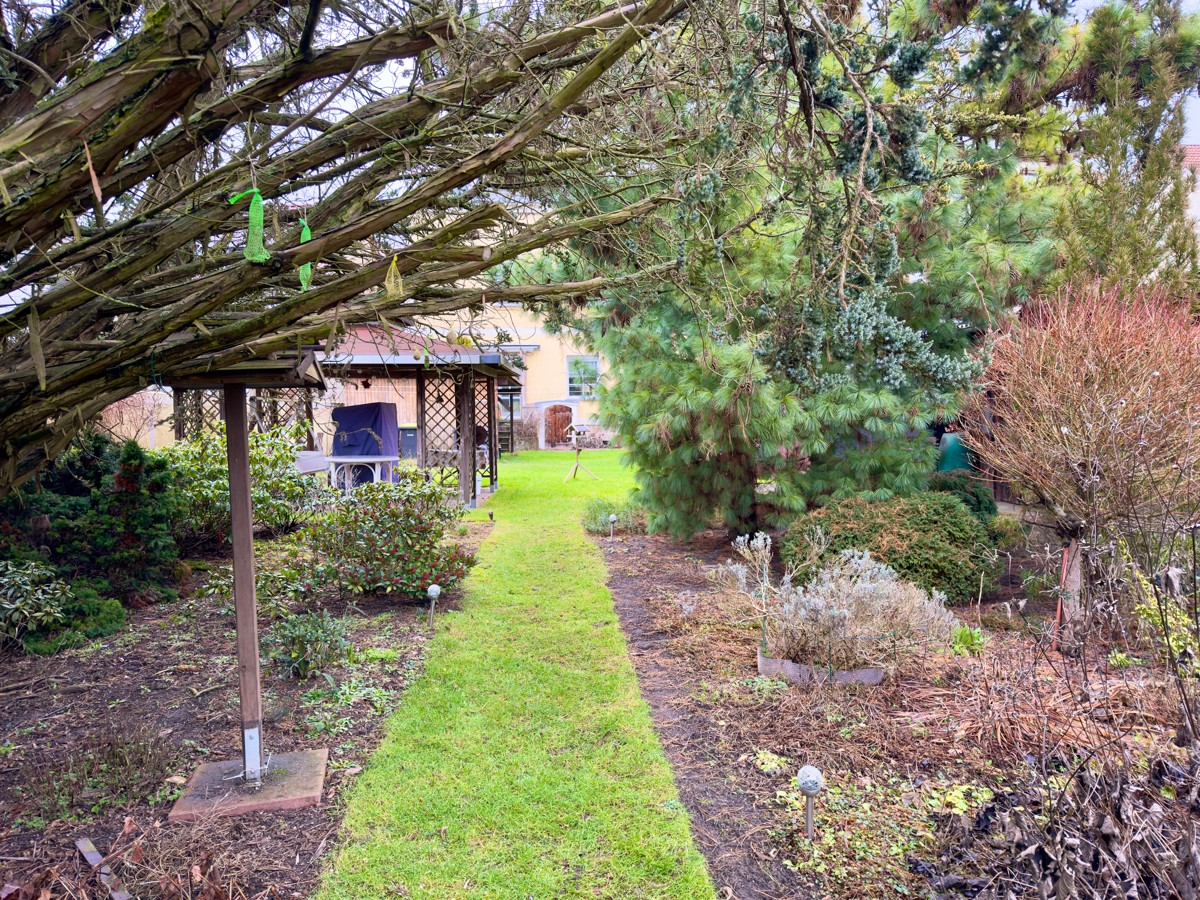 PROVISIONSFREI | Stilvolles Zweifamilienhaus 170m² mit großem wunderschönen Grundstück 1383m²