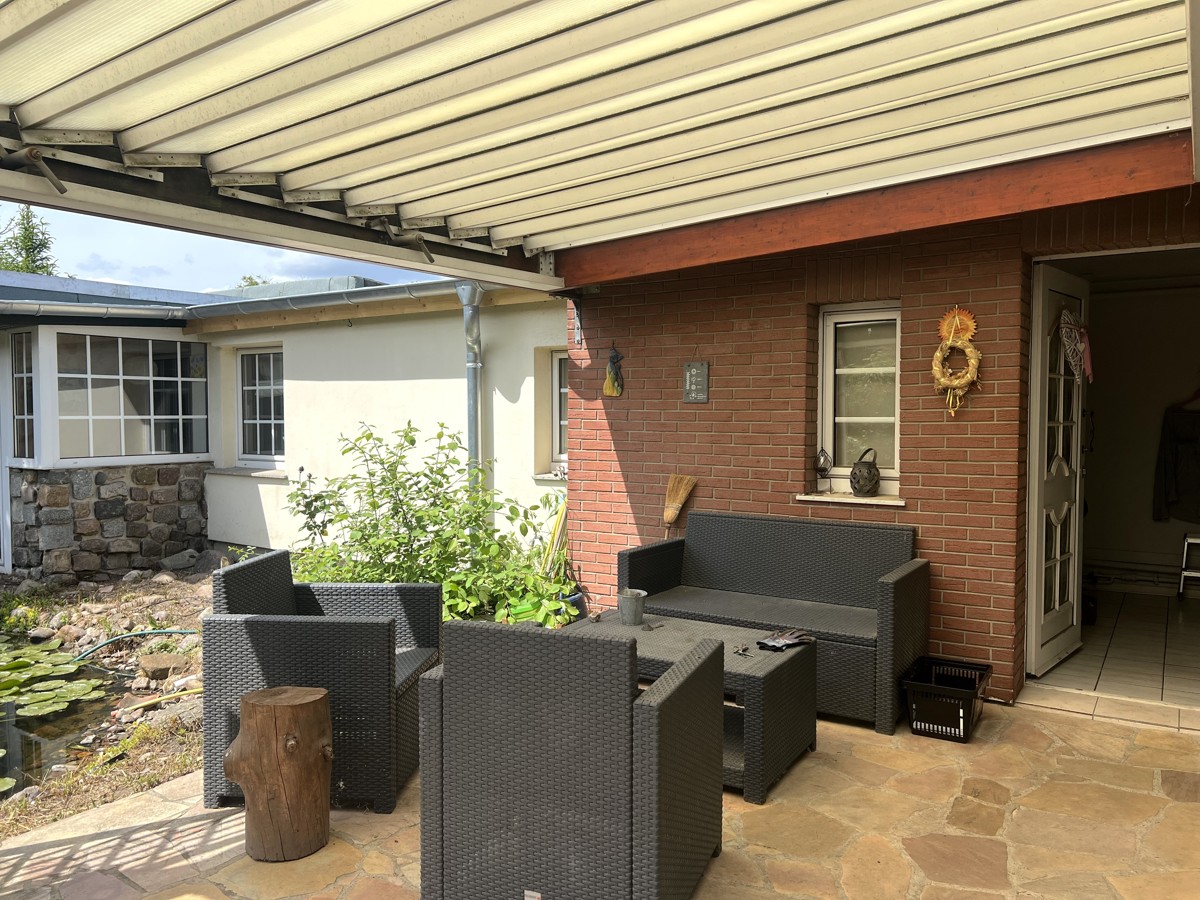 PROVISIONSFREI |133 m² Doppelhaushälfte mit Garage, Kamin, Pool, Teich auf 755m² Grundstück