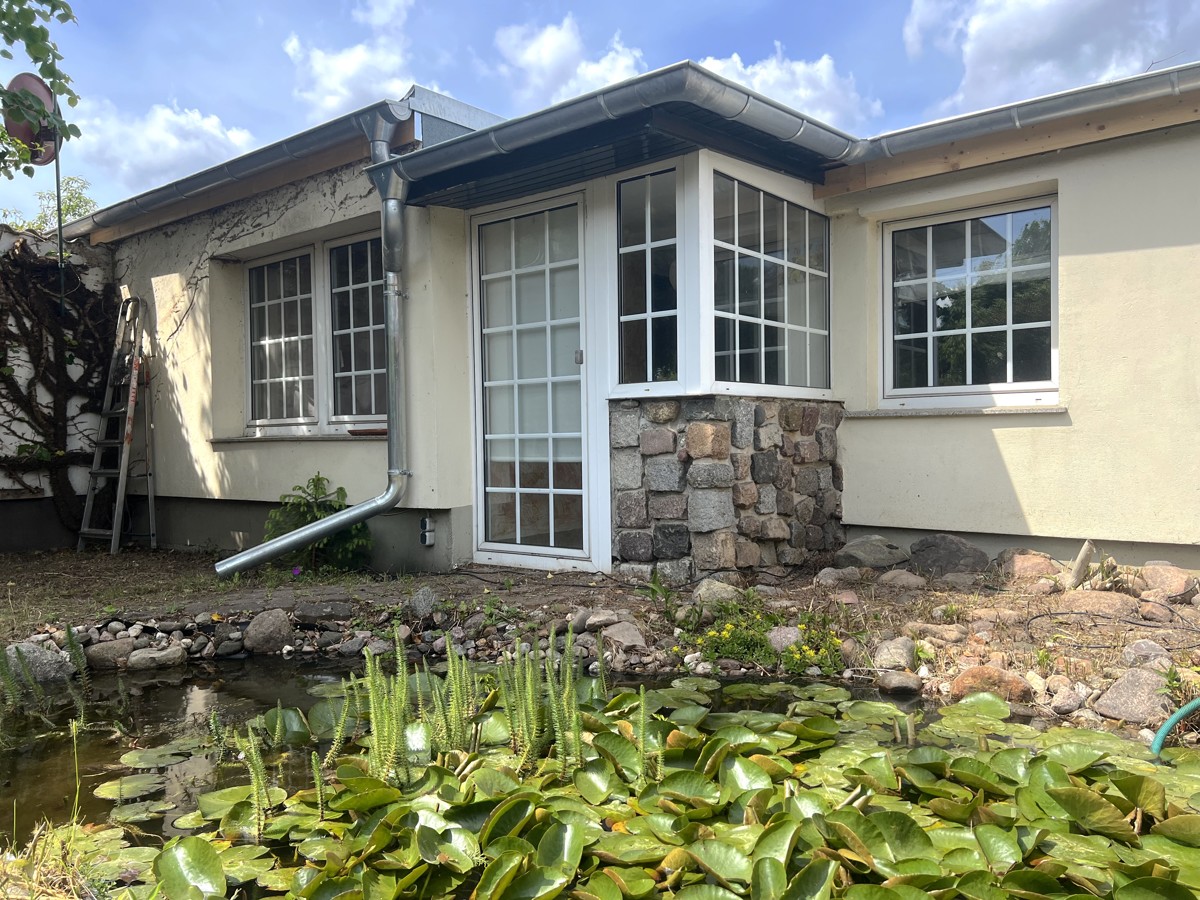 PROVISIONSFREI |133 m² Doppelhaushälfte mit Garage, Kamin, Pool, Teich auf 755m² Grundstück