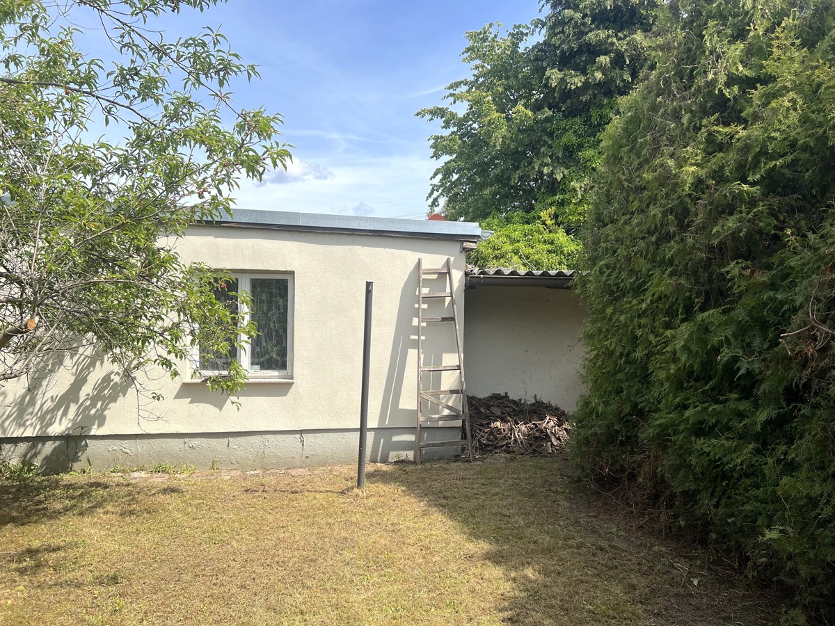 PROVISIONSFREI |133 m² Doppelhaushälfte mit Garage, Kamin, Pool, Teich auf 755m² Grundstück
