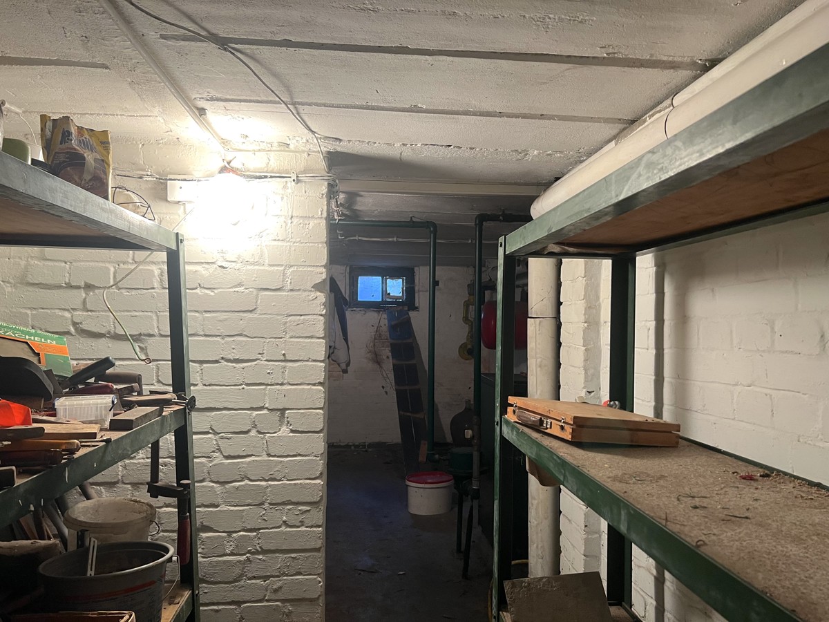 PROVISIONSFREI |133 m² Doppelhaushälfte mit Garage, Kamin, Pool, Teich auf 755m² Grundstück