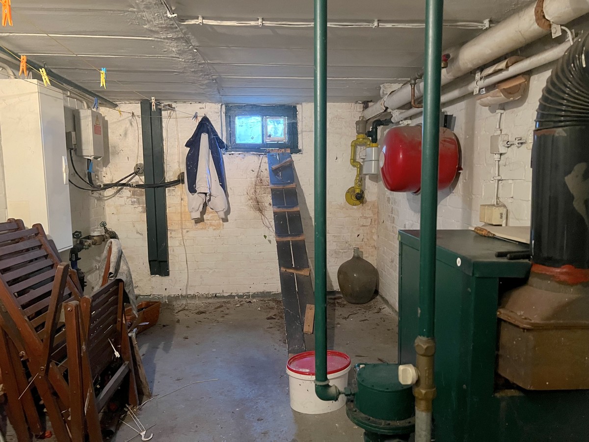 PROVISIONSFREI |133 m² Doppelhaushälfte mit Garage, Kamin, Pool, Teich auf 755m² Grundstück