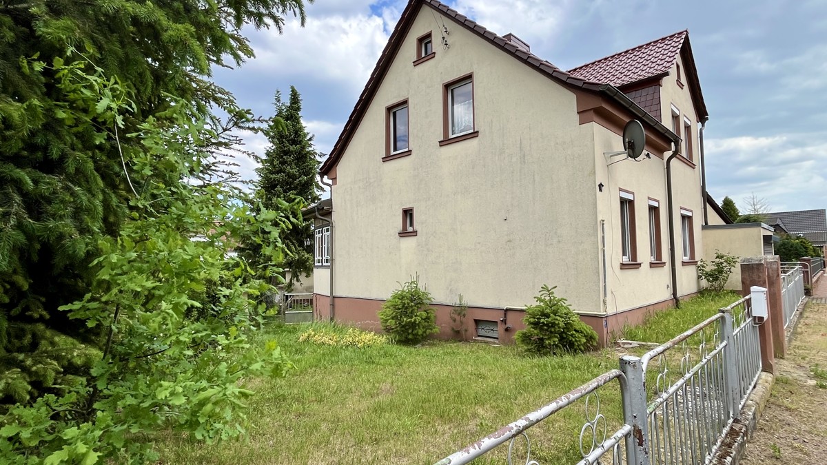 PROVISIONSFREI|Neuer Preis! Freistehendes Einfamilienhaus mit 5 Zimmern, Nebengelass und 3 Garagen