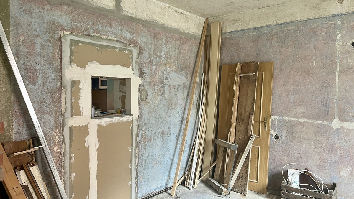 PROVISIONSFREI|Neuer Preis! Freistehendes Einfamilienhaus mit 5 Zimmern, Nebengelass und 3 Garagen