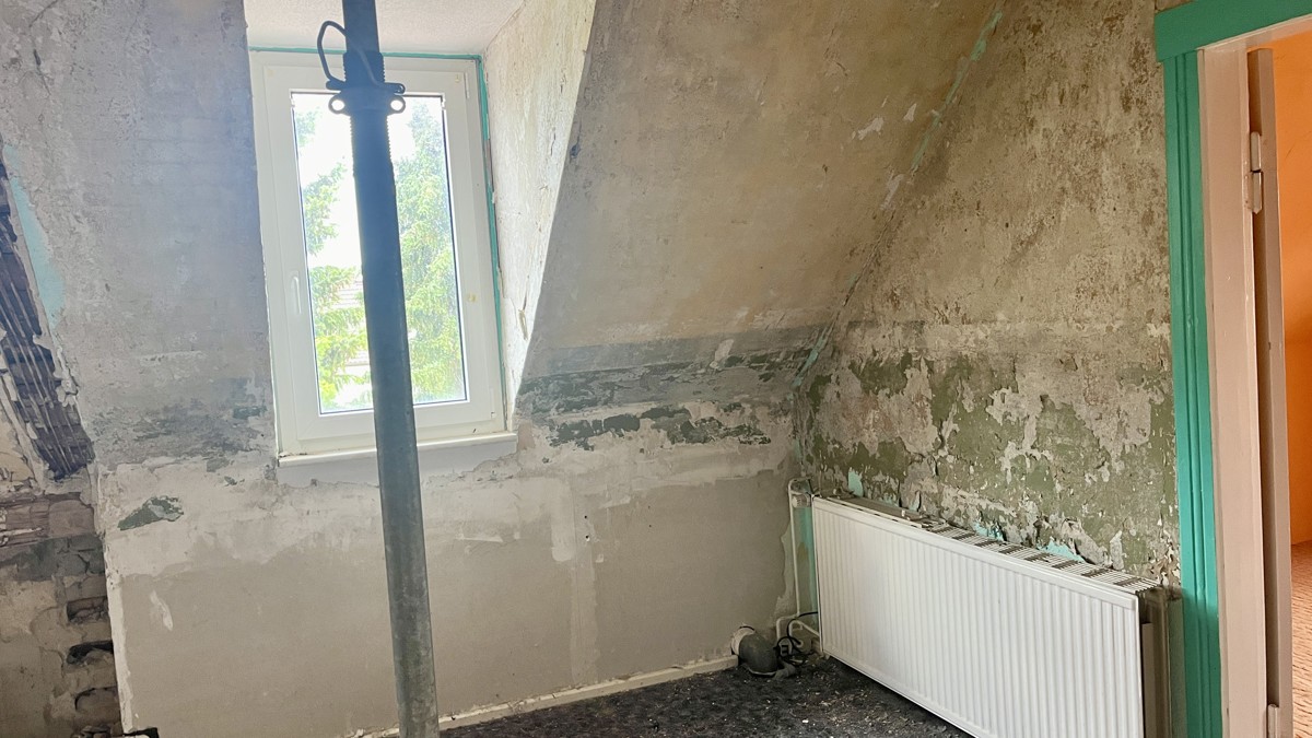 PROVISIONSFREI|Neuer Preis! Freistehendes Einfamilienhaus mit 5 Zimmern, Nebengelass und 3 Garagen