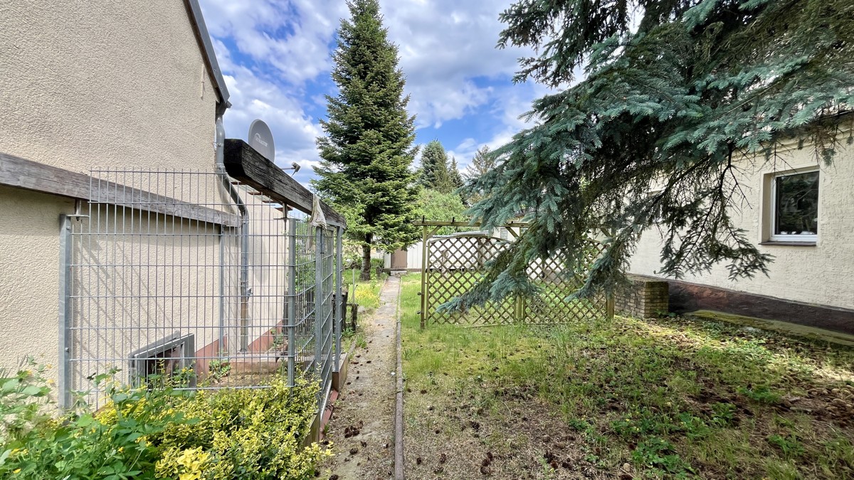 PROVISIONSFREI|Neuer Preis! Freistehendes Einfamilienhaus mit 5 Zimmern, Nebengelass und 3 Garagen