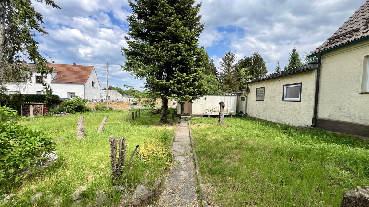 PROVISIONSFREI|Neuer Preis! Freistehendes Einfamilienhaus mit 5 Zimmern, Nebengelass und 3 Garagen