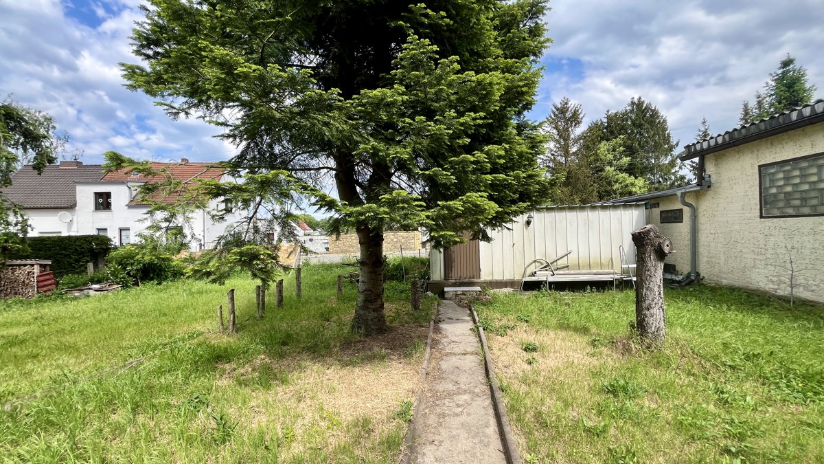 PROVISIONSFREI|Neuer Preis! Freistehendes Einfamilienhaus mit 5 Zimmern, Nebengelass und 3 Garagen